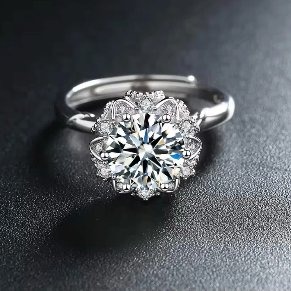 Elegant Silver Floral Ring - Picture 1 of 3